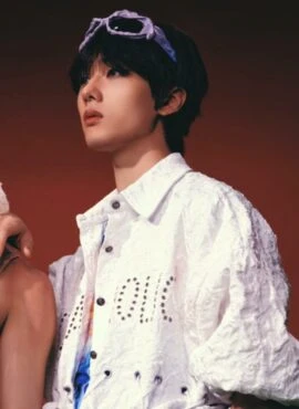 White Textured Edge Sunglasses | Jisung – NCT